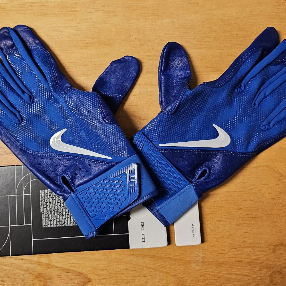 NIKE SUPERBAD ALPHA FOOTBALL GLOVES